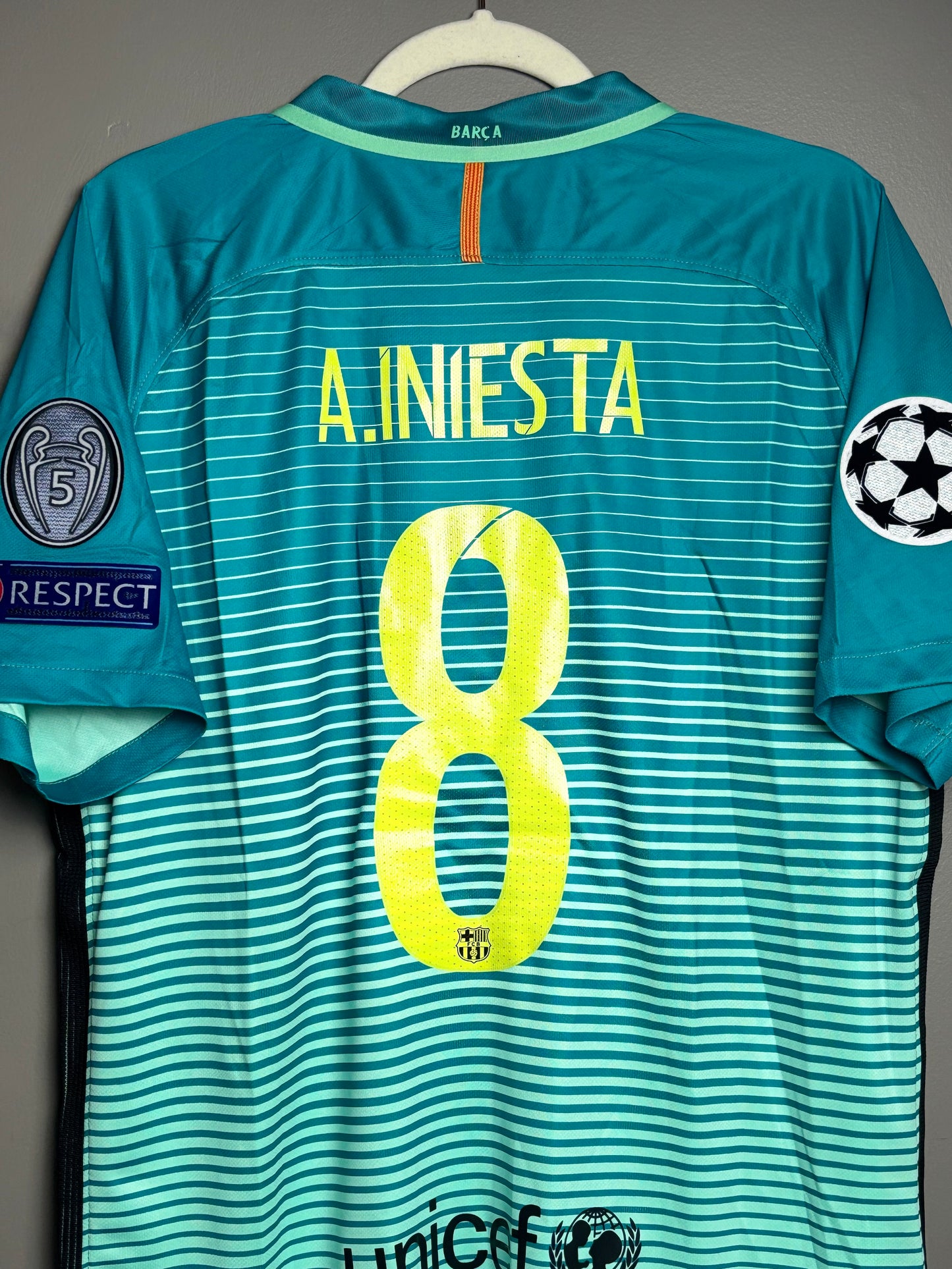 FC Barcelona 2016/17 - 8 A. Iniesta