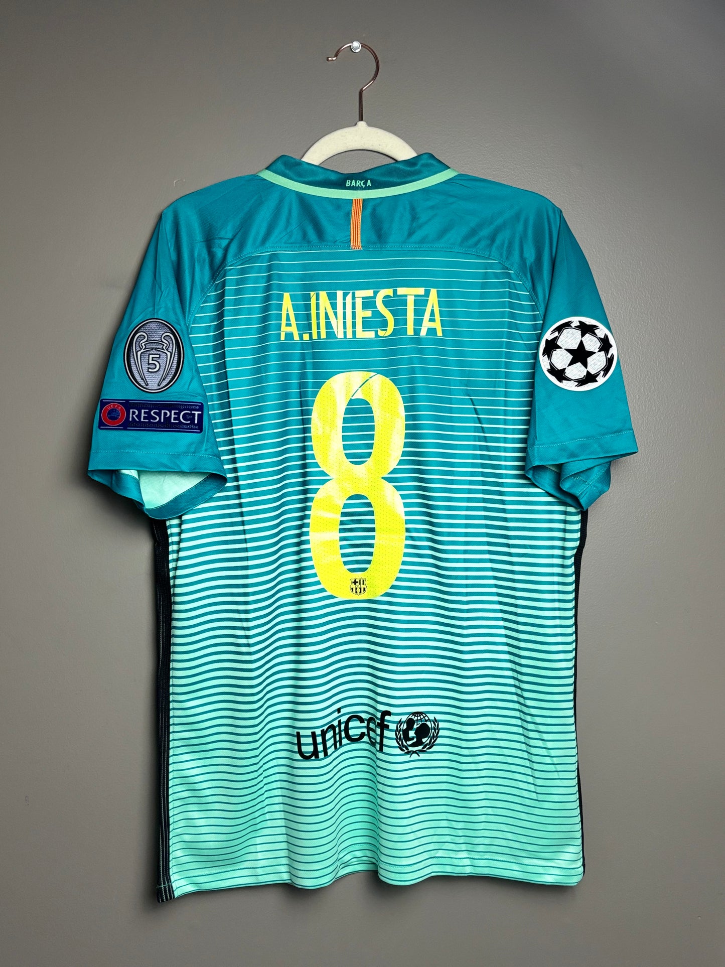 FC Barcelona 2016/17 - 8 A. Iniesta