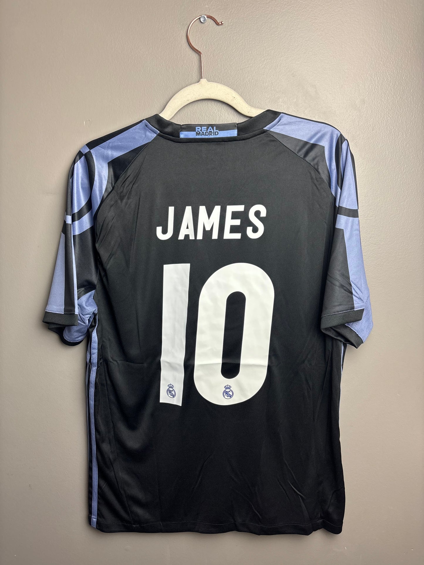 Real Madrid CF 2016/17 - 10 James Rodriguez