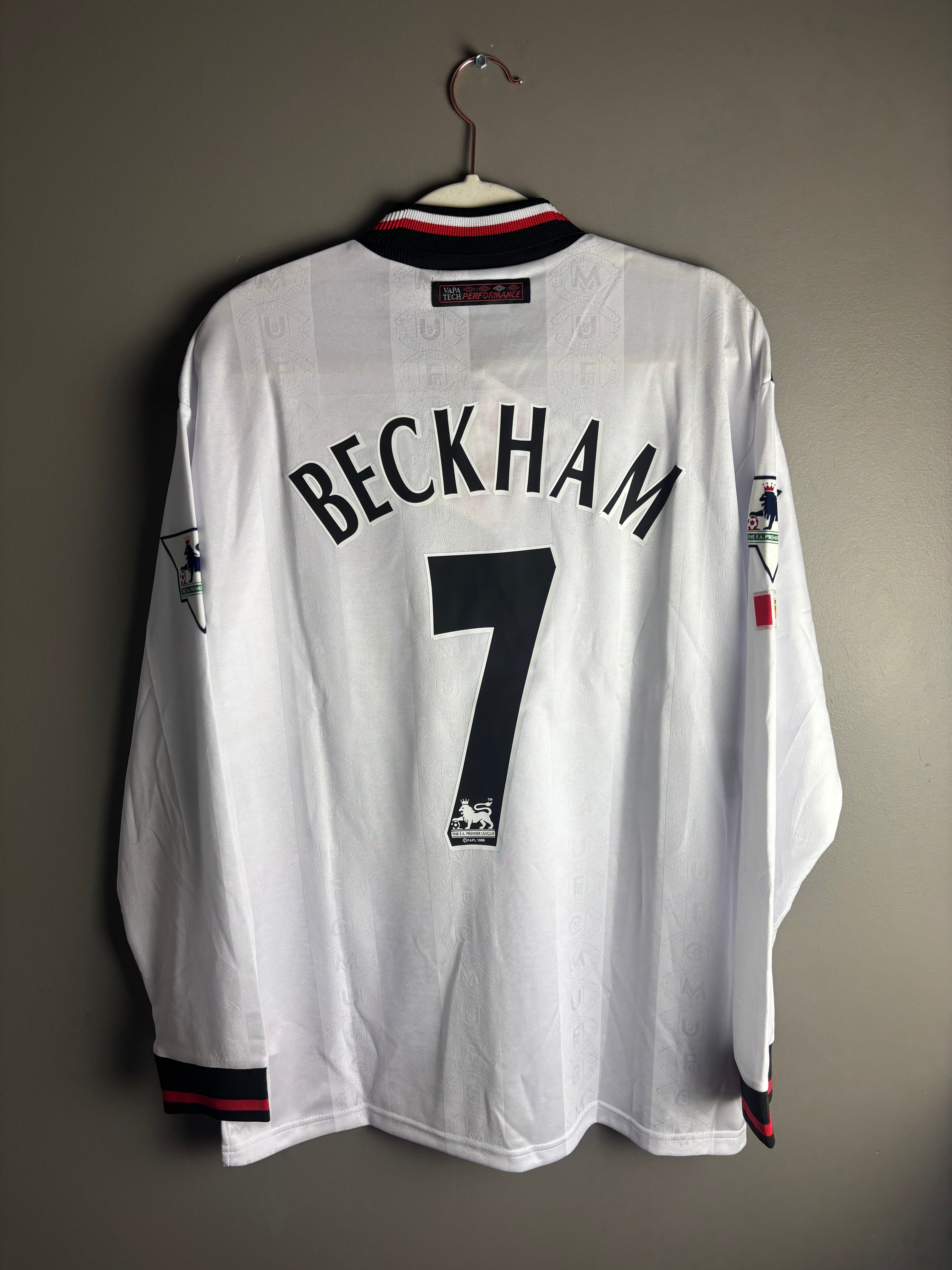 Manchester United '97/98 - 7 Beckham - Long Sleeve – Field Legends